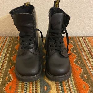 Dr Martens 8304 RARE Square-toe 8-Hole Made in England Size 4 (Women’s 6.5)